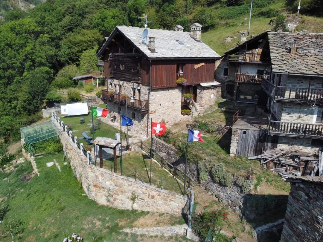 ホテル Le Petit Coeur Fontainemore エクステリア 写真