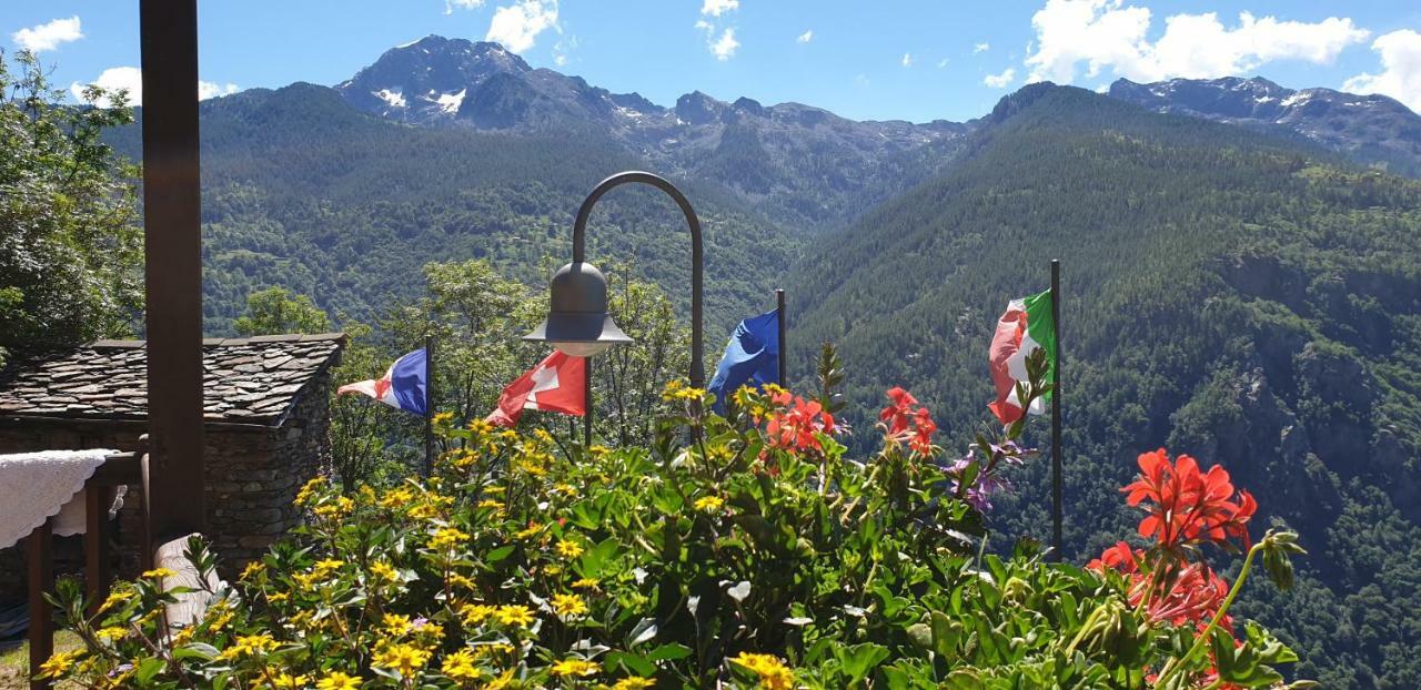 ホテル Le Petit Coeur Fontainemore エクステリア 写真